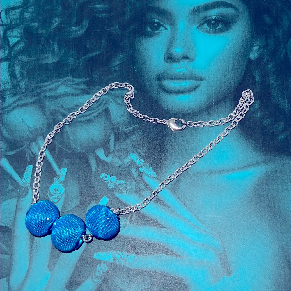 Look Beautiful Elegant Silver and Blue choker